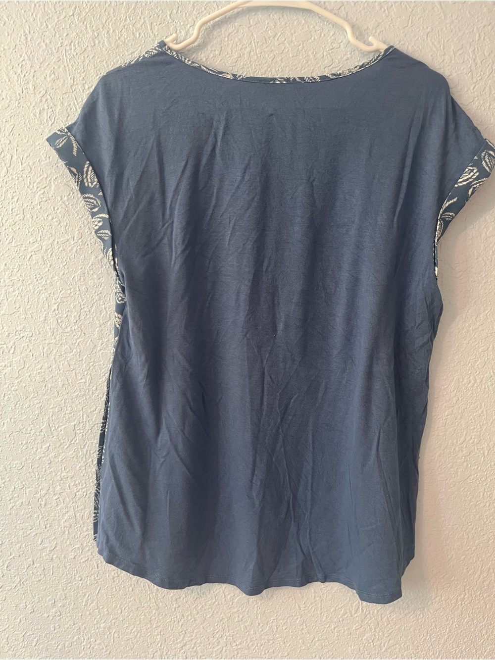 Fortune & Ivy Blue Floral Button-Trim Cap Sleeve Blouse - Picture 4 of 5